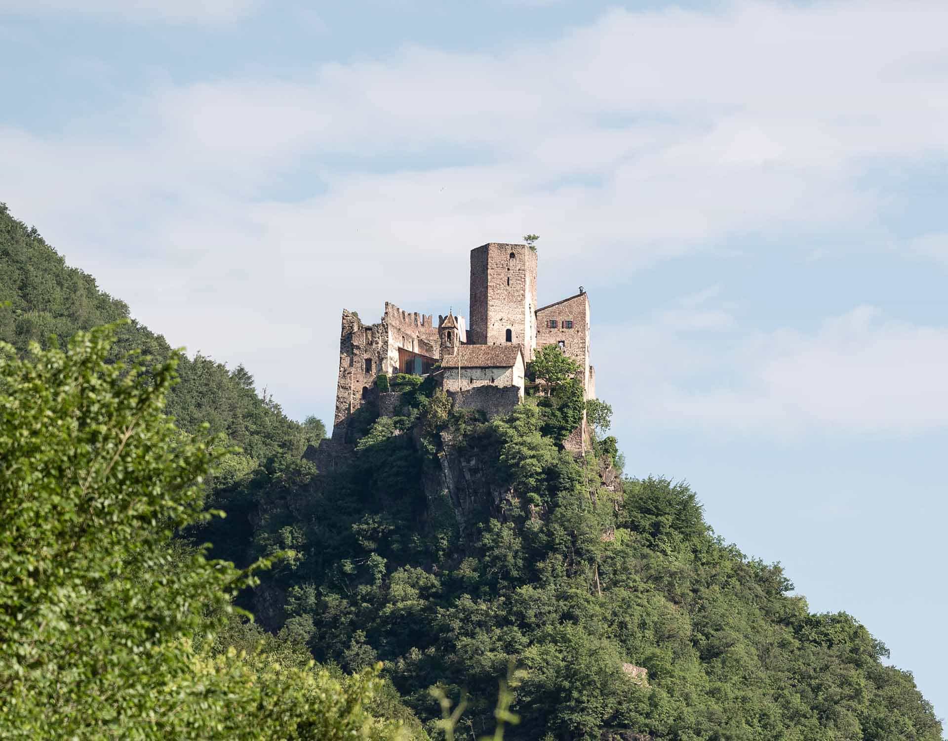 Zahlreiche Burgen, Schlösser und Ansitze prägen Eppan und laden zur Zeitreise in die Geschichte ein.