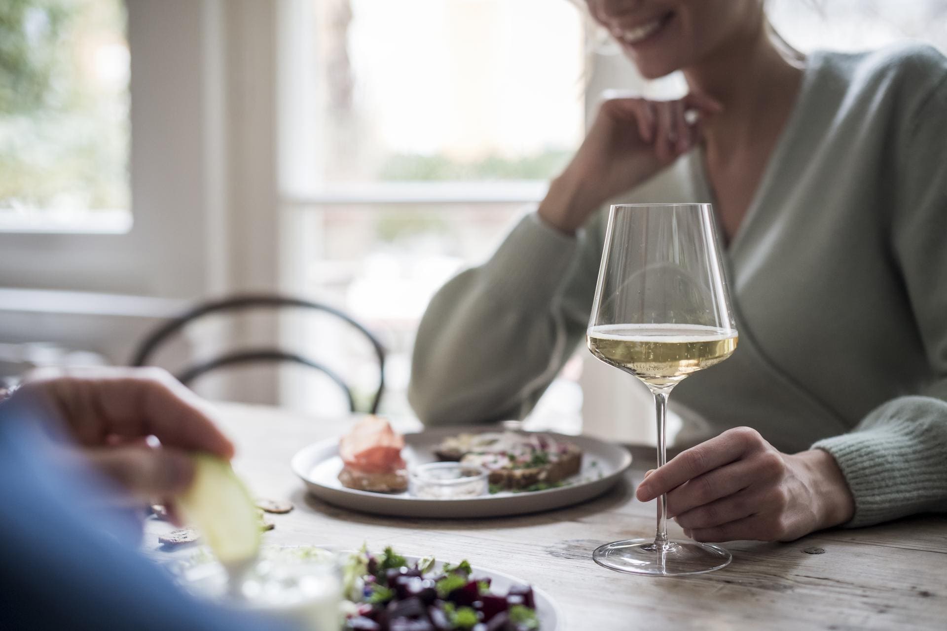 Seit über 2000 Jahren wird in Eppan Wein angebaut. Zahlreiche Winzer und Kellereien sind für ihre prämierten Weine bekannt. Bei Führungen, Verkostungen und den Wein- und Genussevents erleben Sie eine Genussreise durch die Weinkultur und alpin-mediterrane Küche.