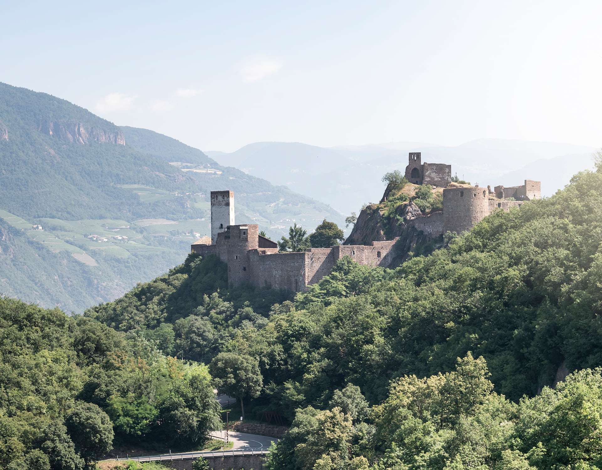 Erforschen Sie im Messner Mountain Museum Firmian auf Schloss Sigmundskron die faszinierende Welt der Berge und erfahren Sie mehr über die kulturellen und geologischen Besonderheiten der alpinen Region.